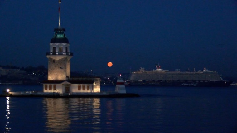 İstanbul'da 'Pembe Ay' şöleni 2 İstanbul'da 'Pembe Ay' şöleni