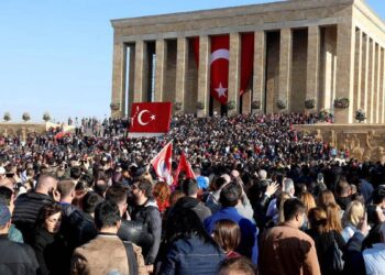 Yüz binler akın etti: 23 Nisan’da Anıtkabir’i ziyaret eden kişi sayısı beli oldu