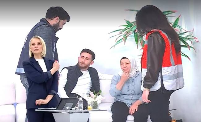 Yasak aşk skandalında kaynana ve damat canlı yayında gözaltına alındı 2 Yasak aşk skandalında kaynana ve damat canlı yayında gözaltına alındı