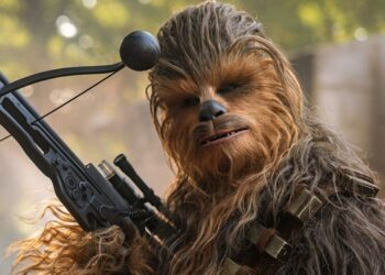 Chewbacca’nın ikonik yaylı tüfeği rekor fiyata satıldı