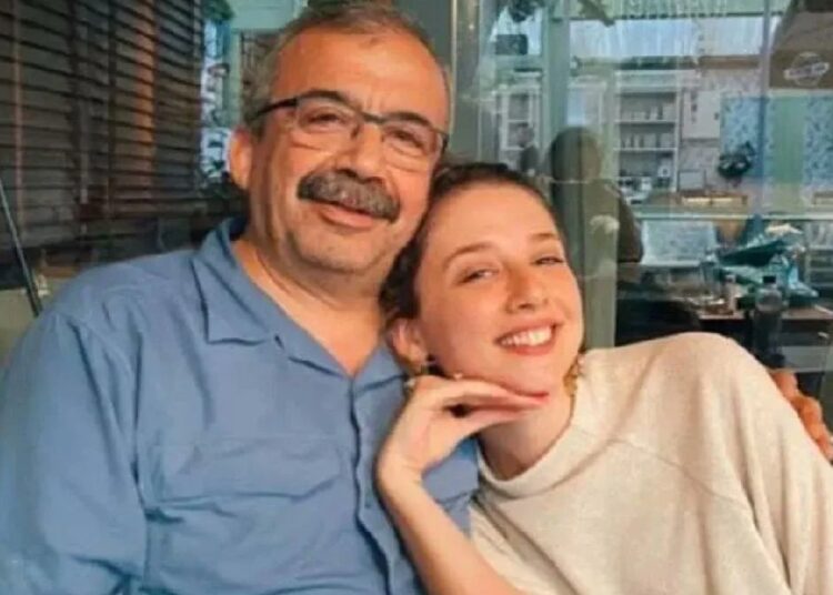 Sırrı Süreyya Önder'in kızından emekli albaya sert yanıt: 'Bunları yazacak kadar ahmaksınız’ 1 Sırrı Süreyya Önder’in kızından emekli albaya sert yanıt: ‘Bunları yazacak kadar ahmaksınız’