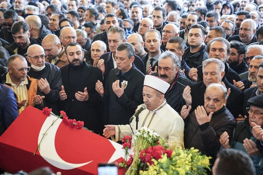 Volkan Konak son yolculuğuna uğurlandı: Eşinin feryadı yürek dağladı