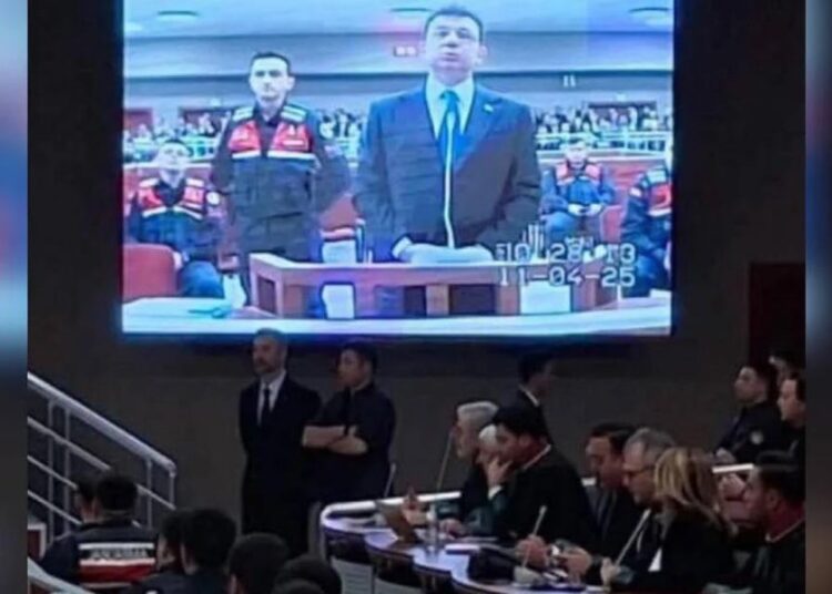 İmamoğlu; Ecevit, Erbakan ve Menderes’in sanık kürsüsündeki fotoğraflarını paylaştı: Millet kazanacak