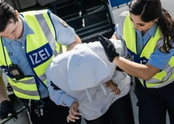 Suça karışan göçmenlere Frankfurt kelepçesi! İltica talebi kabul edilmeyenler İstanbul üzerinden iade