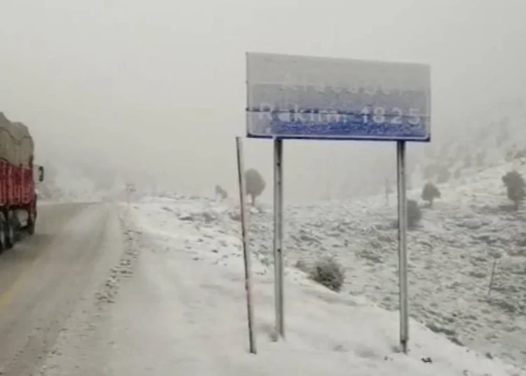 Nisan ayında Antalya'ya kar yağdı 1 Nisan ayında Antalya’ya kar yağdı