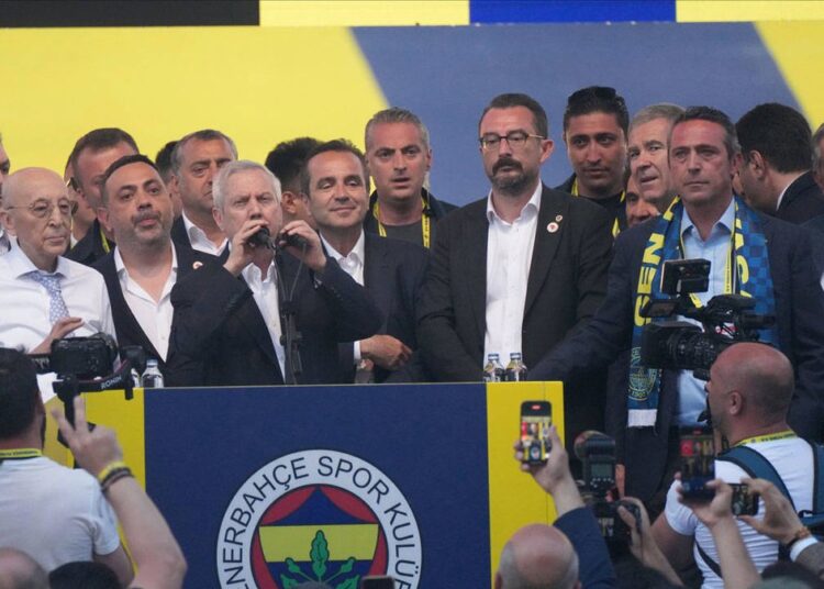 Beşiktaş yenilgisi sonrası Aziz Yıldırım cephesinden adaylık açıklaması 1 Aziz Yıldırım: Zamanı geldiğinde açıklama yapacağım