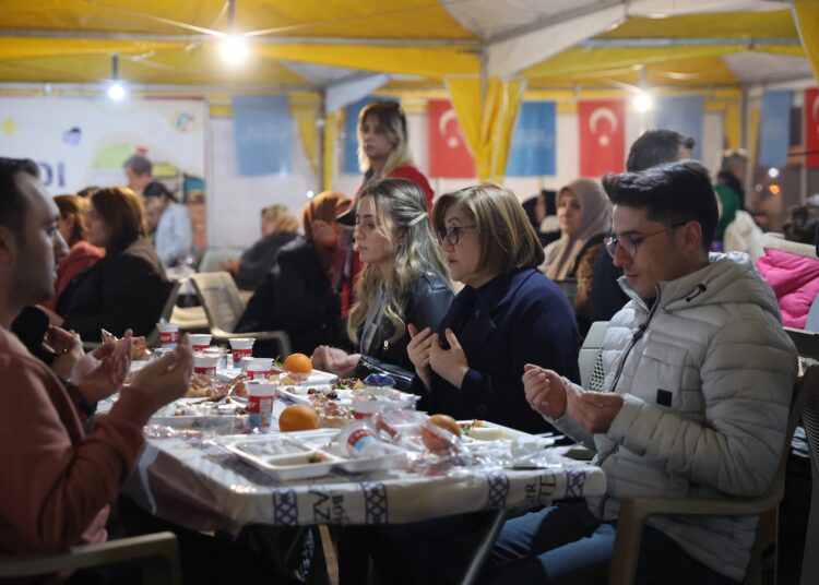 AK Parti'li belediyenin iftar yemeklerini yapmıştı: O firma vatandaşa eşek eti yedirmiş 1 AK Parti’li belediyenin iftar yemeklerini yapmıştı: O firma vatandaşa eşek eti yedirmiş