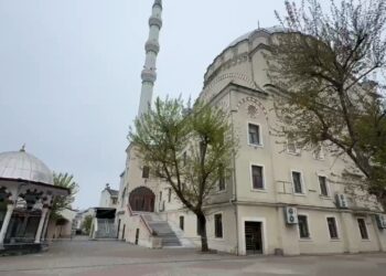 Arnavutköy’de depremde hasar alan cami mühürlendi