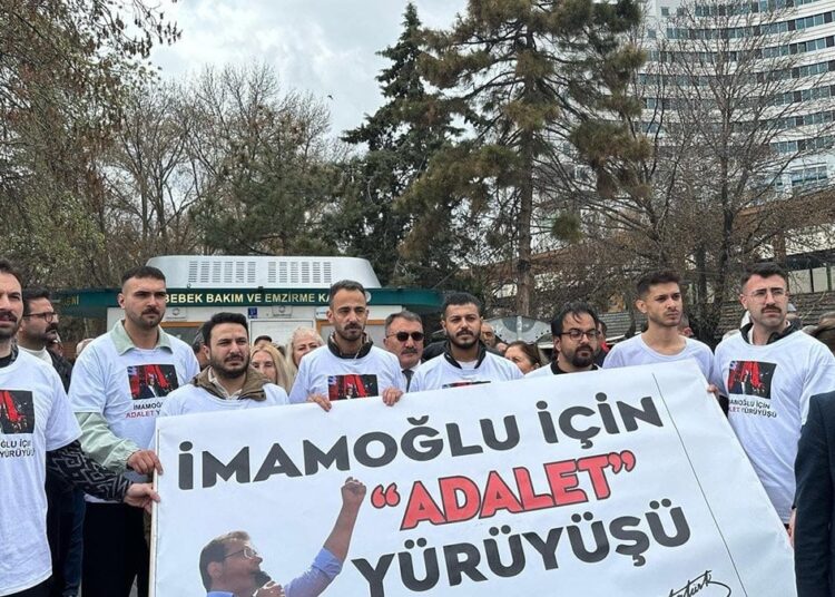 CHP'li gençler İmamoğlu için Kayseri'den Yozgat'a yürüdü 1 CHP’li gençler İmamoğlu için Kayseri’den Yozgat’a yürüdü