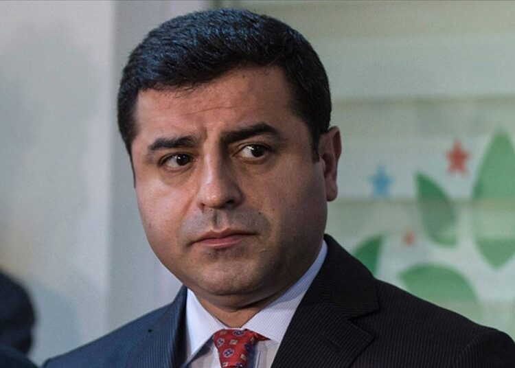 Hüsnü Yusuf Turabiç yazdı I Demirtaş neden tahliye edilmedi? 1 DEM Partililer Adalet Bakanı ile görüşürken, Selahattin Demirtaş hakkında yeni dava açıldı