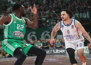 Anadolu Efes, konuk olduğu Panathinaikos’u yenerek play-off serisinde durumu 1-1 yaptı