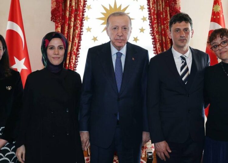 Erdoğan, Kadıköy'de öldürülen Minguzzi'nin ailesiyle görüştü 1 Erdoğan, Kadıköy’de öldürülen Minguzzi’nin ailesiyle görüştü