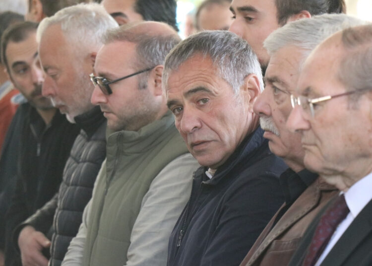 Ersun Yanal'ın baba acısı: Geçen hafta da annesi ölmüştü 1 Ersun Yanal’ın baba acısı: Geçen hafta da annesi ölmüştü