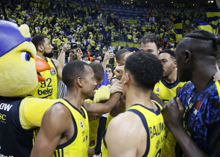 Fenerbahçe Beko, Final Four için ilk adımı attı! Paris Basketbol’u 83-78 yendi 1 Fenerbahçe Beko, Final Four için ilk adımı attı! Paris Basketbol’u 83-78 yendi