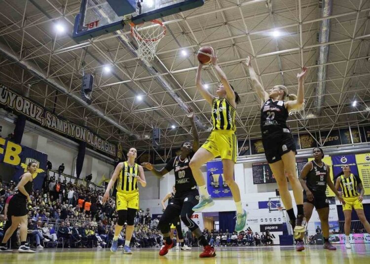 Şampiyonluğa son adım! Kadınlar Basketbol Süper Ligi’nde Fenerbahçe seriyi 2-0’a getirdi 1 Şampiyonluğa son adım! Kadınlar Basketbol Süper Ligi’nde Fenerbahçe seriyi 2-0’a getirdi