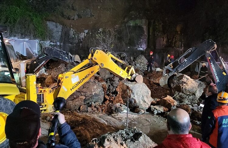 3 kişinin öldüğü heyelanla ilgili gözaltı kararı 1 3 kişinin öldüğü heyelanla ilgili gözaltı kararı