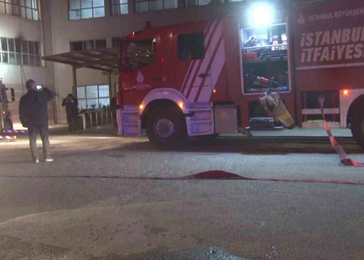 Huzurevinde sabaha karşı çıkan yangından 17 yaşlı etkilendi 1 Huzurevinde sabaha karşı çıkan yangından 17 yaşlı etkilendi