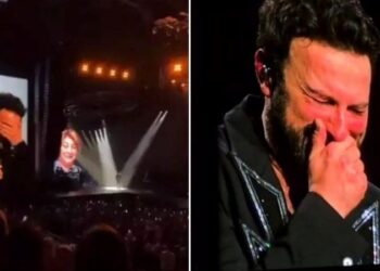 Annesini kaybeden Tarkan, ilk konserinde sahnede gözyaşlarını tutamadı!