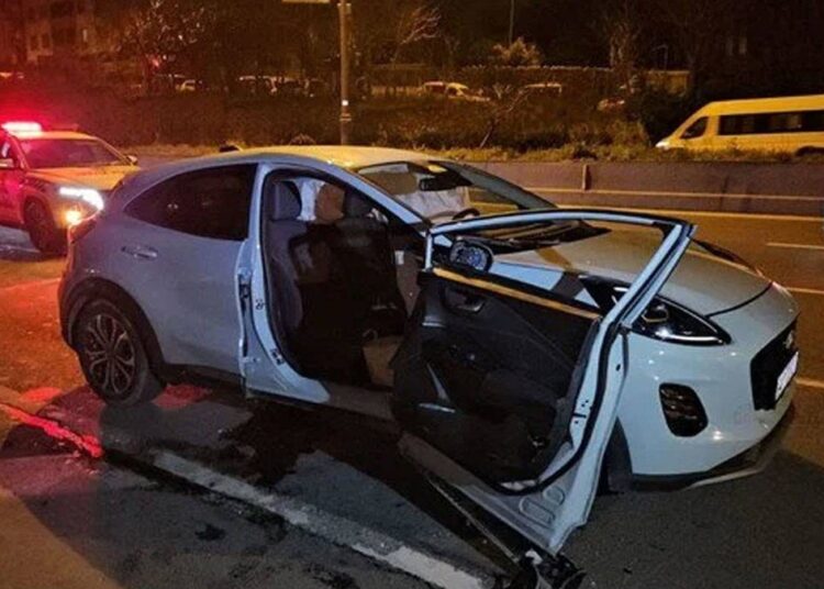 İstanbul'da zincirleme kaza: 2 ölü, 4 yaralı 1 İstanbul’da zincirleme kaza: 2 ölü, 4 yaralı