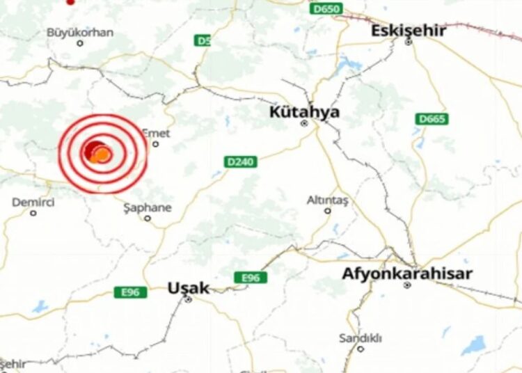 Kütahya'da sarsıntılar devam ediyor 1 3 günde 100’den fazla depremin meydana geldiği Simav’da yeni fay keşfedildi