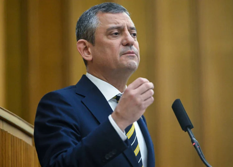 Özgür Özel: Darbenin karargahı Beştepe, silahı ele geçirdiği yargıdır 1 Özgür Özel: Darbenin karargahı Beştepe, silahı ele geçirdiği yargıdır