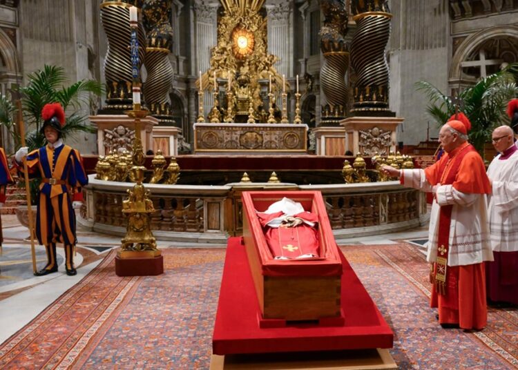 Vatikan’da Papa Francis'in cenaze töreni için hazırlıklar tamam 1 Vatikan’da Papa Francis’in cenaze töreni için hazırlıklar tamam