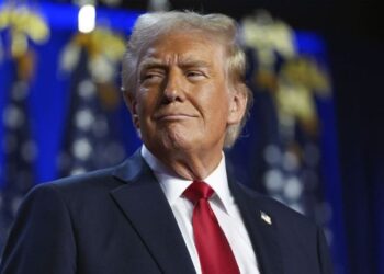Trump ayarı iyice kaçırdı: Bazı liderler arıyorlar, k.çımı öpüyorlar!