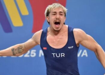 Milli sporcu Yusuf Fehmi Genç rekor kırarak altın madalya kazandı