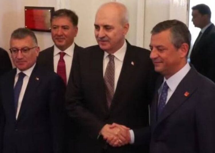 Kurtulmuş-Özel görüşmesi: 'Meclis çatısı altındaki her çalışmaya katkı vereceğiz' 1 Kurtulmuş-Özel görüşmesi: ‘Meclis çatısı altındaki her çalışmaya katkı vereceğiz’