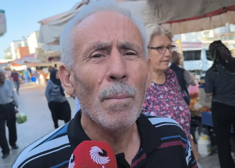 Kurbanlık alamayan emekliden "çözüm" önerisi: "Tavuk keseriz inşallah, hocalar fetva verirse" 1 Kurbanlık alamayan emekliden “çözüm” önerisi: “Tavuk keseriz inşallah, hocalar fetva verirse”
