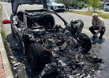 Beşiktaş Başkanı Serdal Adalı’nın oğlunun otomobili yandı