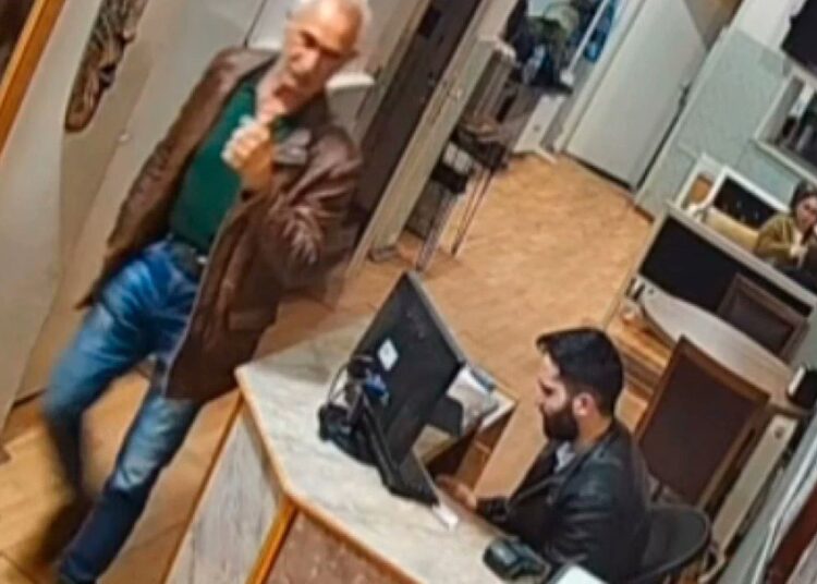 Özgür Özel’e saldıran kişinin kaldığı pansiyonun müdürü gözaltında 1 Özgür Özel’e saldıran kişinin kaldığı pansiyonun müdürü gözaltında