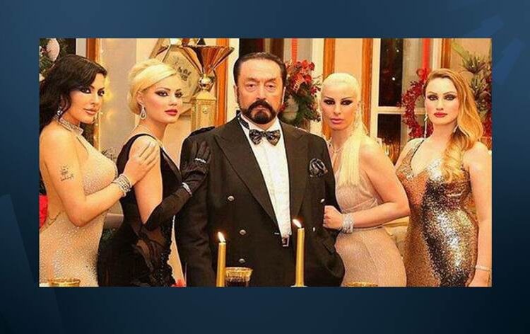 Adnan Oktar: 'Dekolte giyen insanların da Müslüman olabileceğini gösterdim' 1 Adnan Oktar: ‘Dekolte giyen insanların da Müslüman olabileceğini gösterdim’