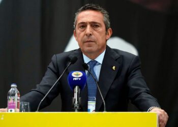 Ali Koç açıkladı: Fenerbahçe'nin yeni hocası yarın belli oluyor 3 Fenerbahçe seçime gidiyor: “Kongre eylülde yapılacak” iddiası