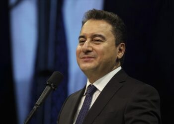 Babacan: İşinin ehli kadrolarla Türkiye hızla ayağa kalkar
