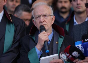 İstanbul Barosu başkanı ve yöneticilerinin yargılandığı dava ertelendi