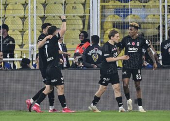 Beşiktaş derbiyi kazandı: Fenerbahçe şampiyonluk yarışında havlu attı
