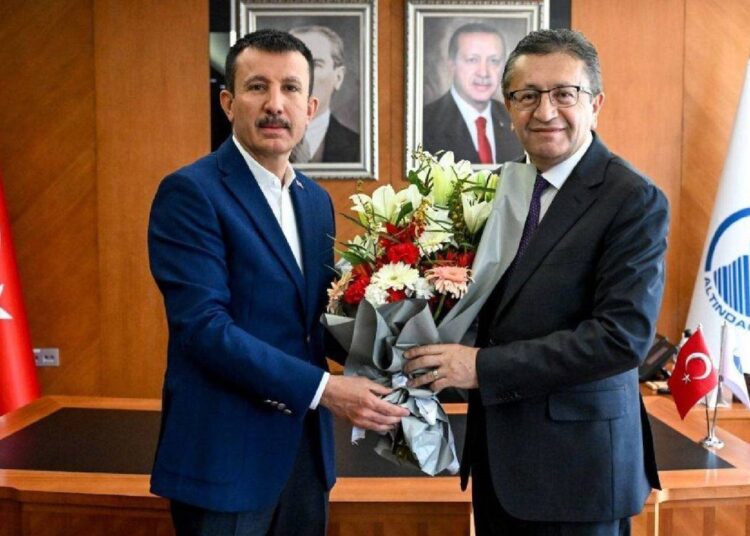 AK Parti'li Başkan Tiryaki'den kendisinden önceki AK Parti'li Başkan'a sert sözler 1 AK Parti’li Başkan Tiryaki’den kendisinden önceki AK Parti’li Başkan’a sert sözler