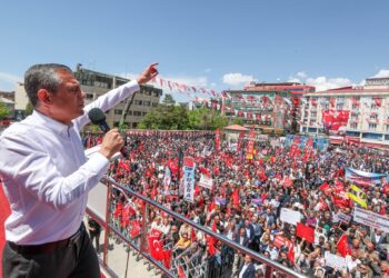 Özgür Özel Van’da konuştu: ‘Terörsüz Türkiye’ye evet diyoruz