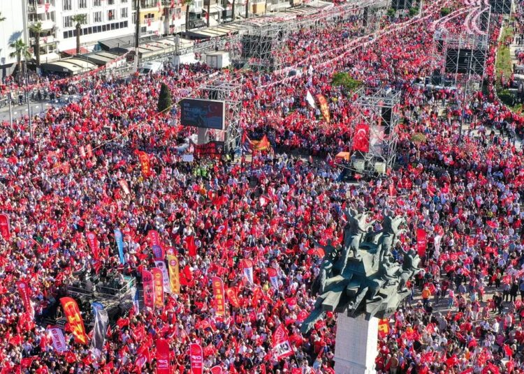 CHP’ye göre İzmir mitingine katılım 2 milyon, emniyet ve AKP’ye göre 70 bin