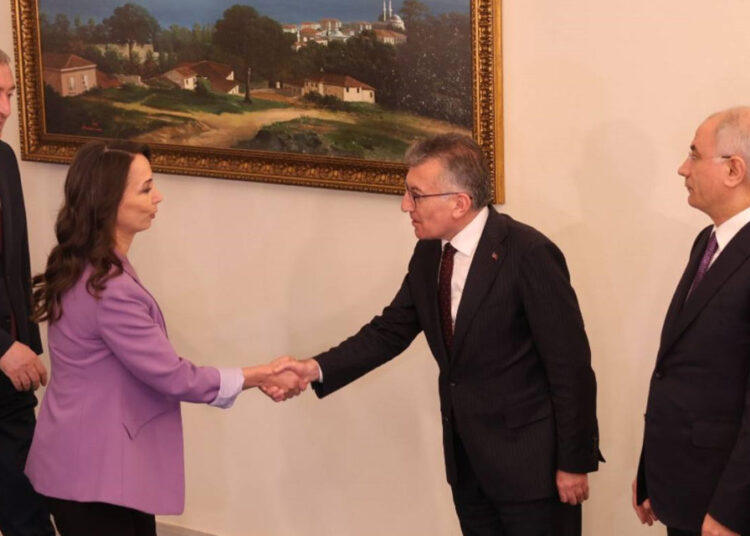DEM Parti'den AK Parti'ye ziyaret: Masada iki kritik konu vardı 1 DEM Parti’den AK Parti’ye ziyaret: Masada iki kritik konu vardı