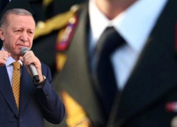Cumhurbaşkanı’na subayları ihraç yetkisi torbadan çıkarıldı