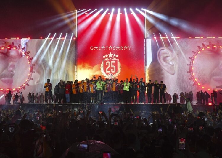 Galatasaray’dan şampiyonluk sonrası rekor: 9 günde 300 milyon TL ciro 1 Galatasaray’dan şampiyonluk sonrası rekor: 9 günde 300 milyon TL ciro