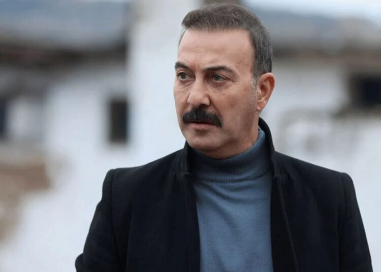 Oyuncu Hakan Yılmaz, babasının vefatını sosyal medyadan öğrenmiş 1 Oyuncu Hakan Yılmaz, babasının vefatını sosyal medyadan öğrenmiş