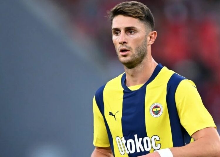 Fenerbahçe milli futbolcunun sözleşmesini uzattı 1 Fenerbahçe milli futbolcunun sözleşmesini uzattı