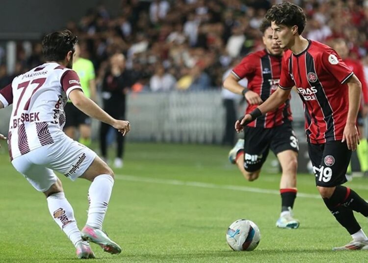 Süper Lig'e yükselen son takım Fatih Karagümrük oldu 1 Süper Lig’e yükselen son takım Fatih Karagümrük oldu