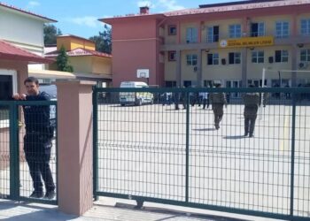 Sosyal Bilimler Lisesi’nde hizmetli, kantinde çalışan 2 kadını öldürdü