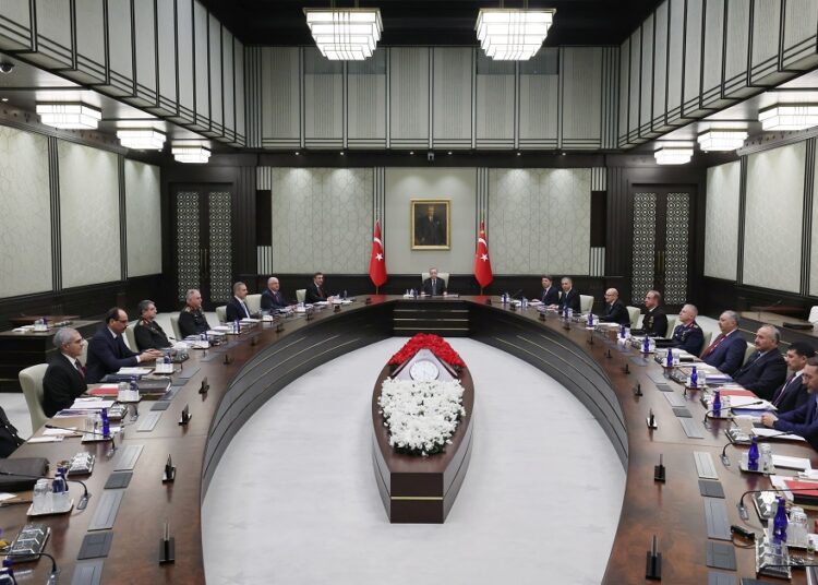 PKK'nın fesih kararı sonrası ilk MGK bildirisi: Terörsüz Türkiye hedefiyle atılan adımlar değerlendirildi 1 PKK’nın fesih kararı sonrası ilk MGK bildirisi: Terörsüz Türkiye hedefiyle atılan adımlar değerlendirildi