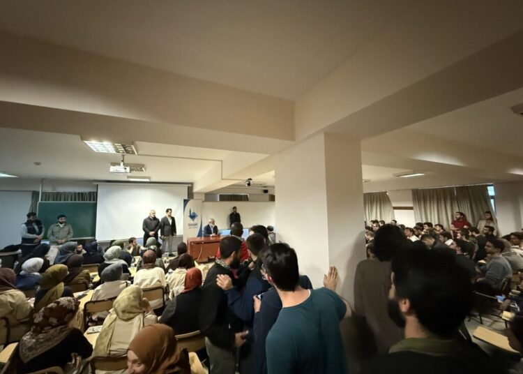 Boğaziçi Üniversitesi’nde Nurettin Yıldız’ı protesto eden 97 öğrenci gözaltına alındı