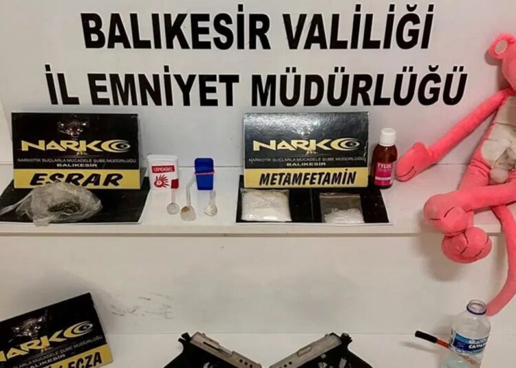 Pembe panter oyuncağından uyuşturucu çıktı